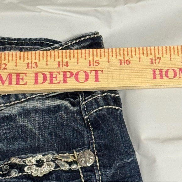 Miss Me 29 Capri's #M3123P Embroidered Embellished Metallic Angel Wing Pockets - Picture 13 of 15